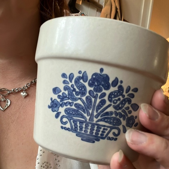 Planter Pot - Picture 1 of 1